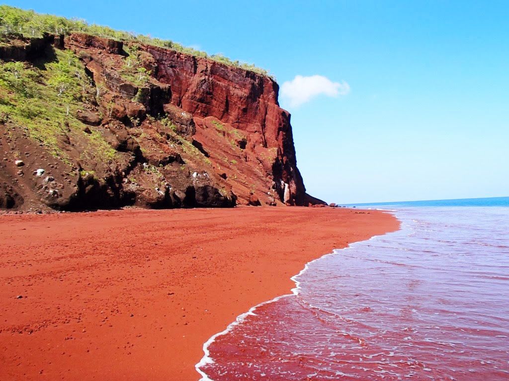 red beach santorini
